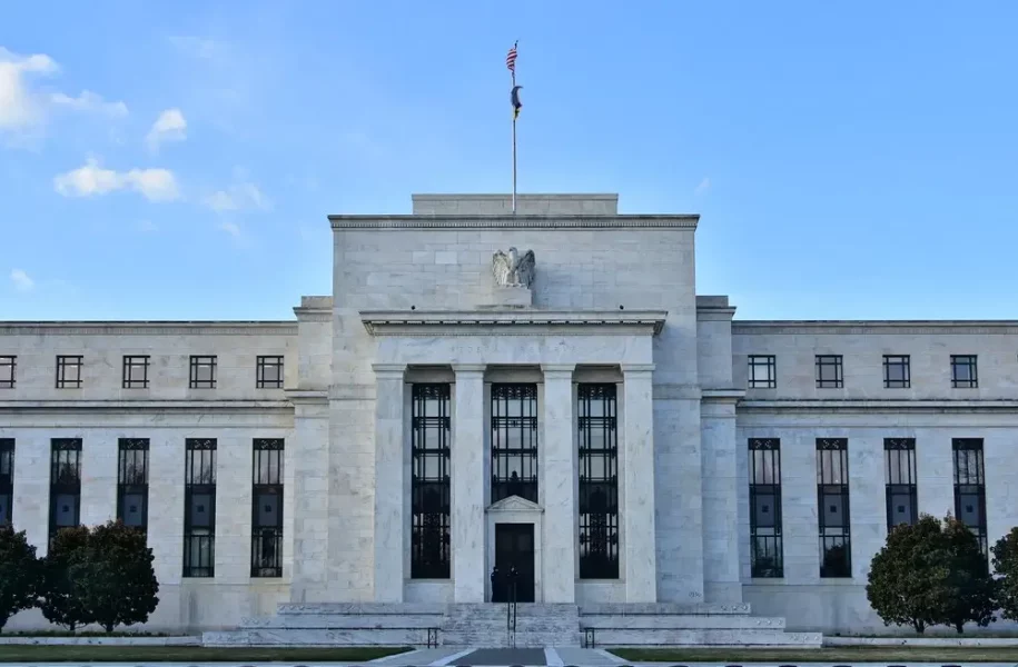 US Federal Reserve kehrt inmitten von Bankenzusammenbrüchen und Stablecoin-Turbulenzen zur quantitativen Lockerung zurück