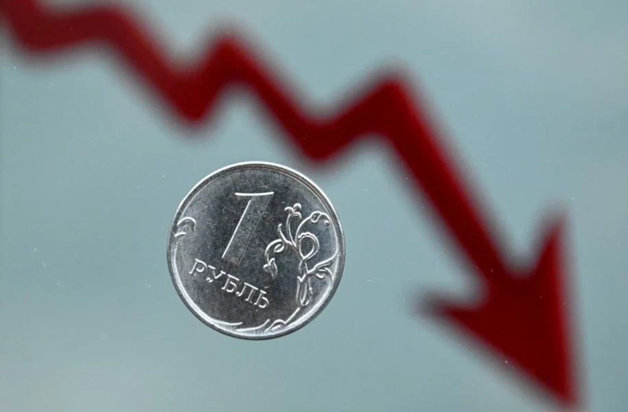 Russian Ruble in Crisis: Kremlin and Central Bank Lock Horns